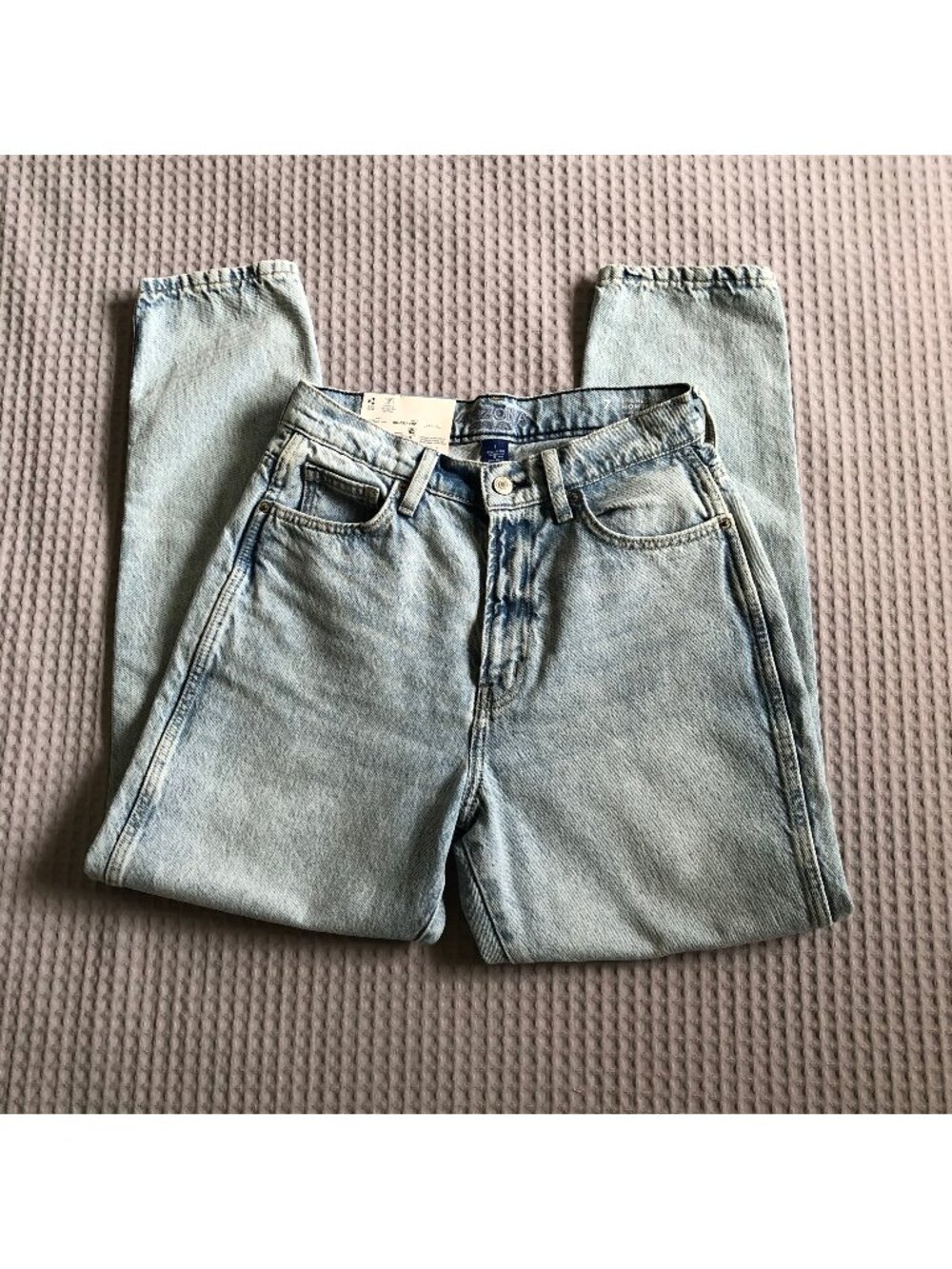 New Arizona Mom Jean - Light Wash - Size 7